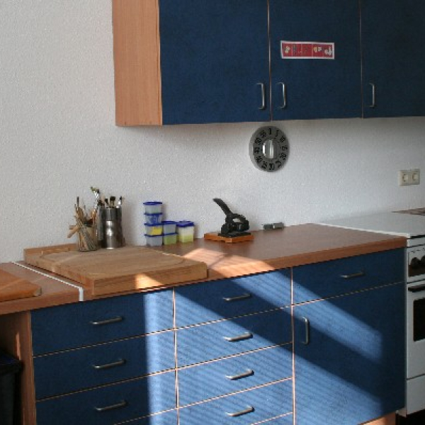 Küche - Küchenzeile mit Küchenschränke in blau